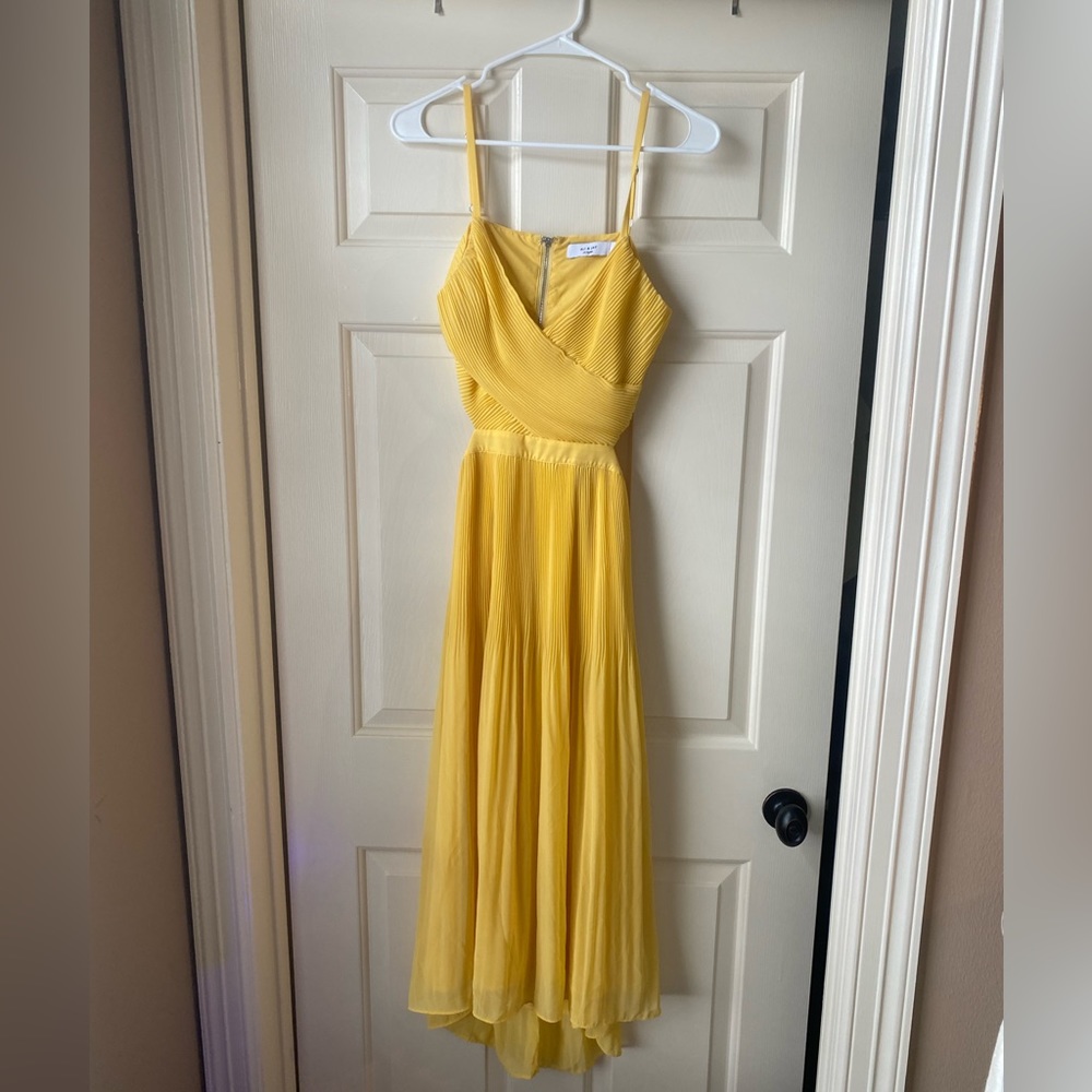 Yellow midi dress!